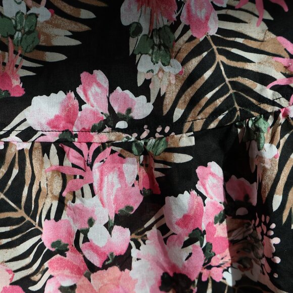 Size M - Northern Reflections - Peplum Sleeveless Top -  Floral - Picture 11 of 14